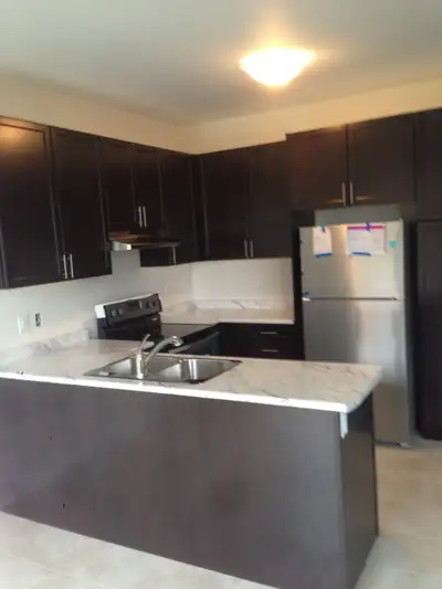 2 Storey 3 Bed 2.5 Bath Townhome (Dixie/Mayfield Rd.)