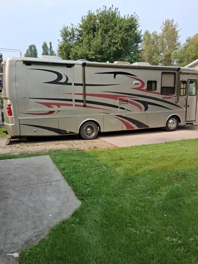 $65,000 Onan 6.0 Diesel generator Cummins 325 HP 6 speed Allison transmission Manual or auto levelli...