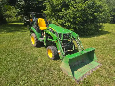 2023 John Deere 2025r Loader Backhoe Hydraulic thumb Quick connect 3 buckets Root ripper Front parra...