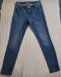 Womens Size 2 Super Skinny Jeans By Old Navy. In Great Condition