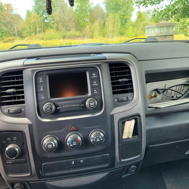 2017 - Ram 1500 - 5.7L Hemi in Cars & Trucks in Ottawa - Image 4