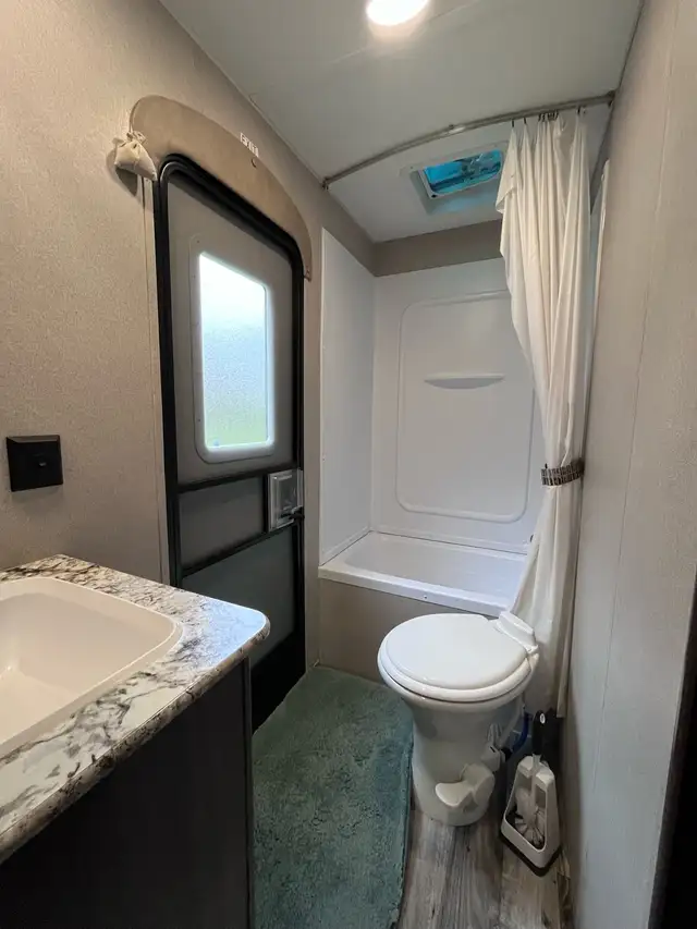 2018 Hideout 28’ BHS  with Cold Mountain Package in Travel Trailers & Campers in Bridgewater - Image 10