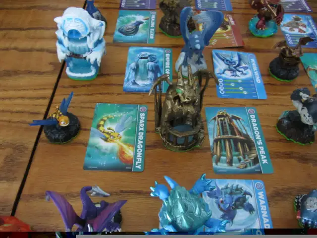 Skylanders Spyro's Adventure Figures Near Complete Set With Card in Other in Oakville / Halton Region - Image 9