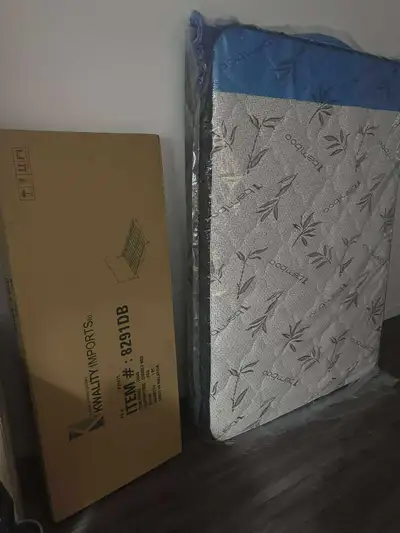  Lit double avec matelas à vendre, View more