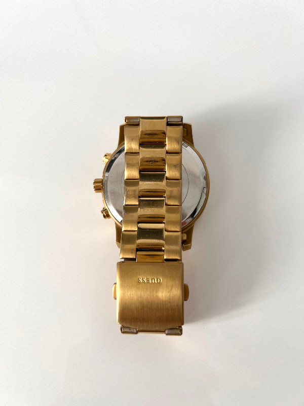 GUESS Women's Gold-Tone Analogue Watch with Navy Blue Dial dans Bijoux et montres  à Longueuil/Rive Sud - Image 3