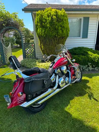 Honda 1300 VTX cruiser runs excellently. 40000 miles. New back tire, new spark plugs, well maintaine...