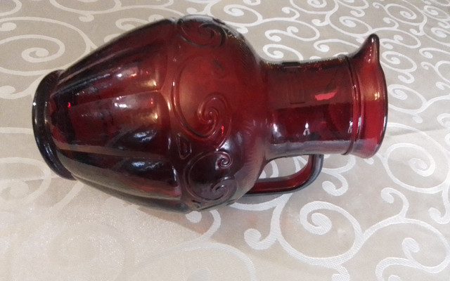RED GLASS WATER PITCHER / JUG - GIFT FROM WINNERS - NEW in Arts & Collectibles in City of Toronto - Image 2