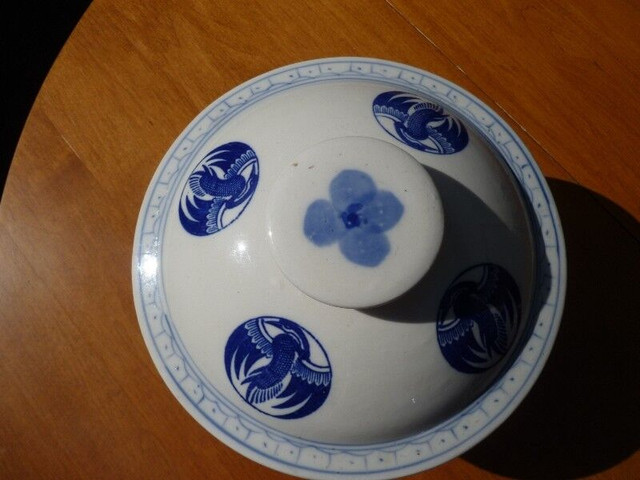 Vintage Blue and White Mid Century Chinese Bowl in Arts & Collectibles in Kitchener / Waterloo - Image 2
