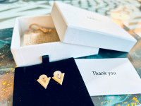 Clip-on Non-pierced V-letter Stud Earrings (Gift Box included)