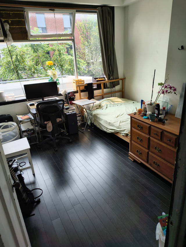 Chambre lumineuse et meublée dans Chambres à louer et colocs  à Ville de Montréal