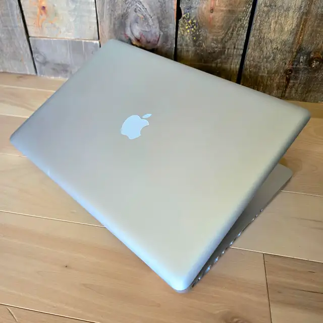 Macbook Pro Early 2011 15" | Intel i7 | 16 Gb RAM | SSD 240 Gb in Laptops in Laval / North Shore - Image 11