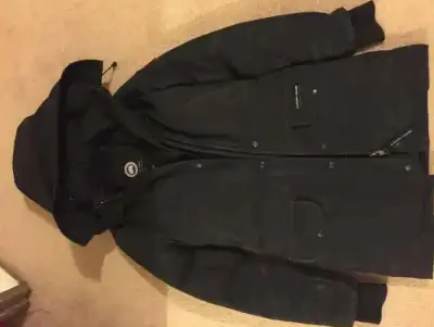 Canada Goose Trillium Parka (Ladies) Like new / EUC (no rips or tears or flaws) Just used for less t...