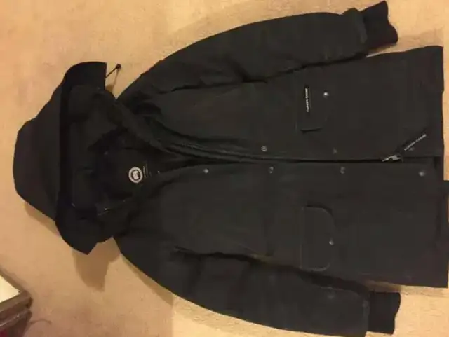 Canada Goose Parka Ladies (XS) in Women's - Tops & Outerwear in City of Toronto - Image 2