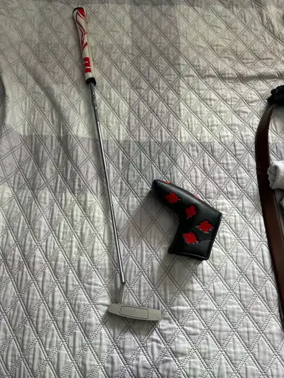 Barely used left handed cobra golf putter with a super stroke 2.0 grip. Comes with the grip
