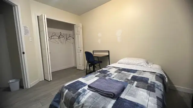Room for Rent Private Rooms Close by Londonderry Mall, SuperStor