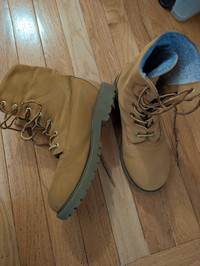 Woman Winter boots ( size 38.5)