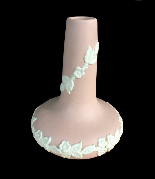 Unique ECanada Art Pottery vase, Jasperware, peachy pink in Arts & Collectibles in Oshawa / Durham Region - Image 4
