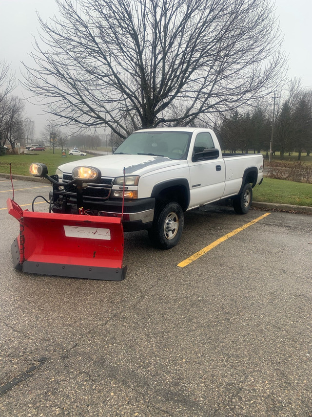 2007 Chevrolet Silverado 2500HD 4x4 with 2015 Boss V Plow in Cars & Trucks in Stratford