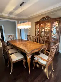 Solid Wood Dinning Room Set 
