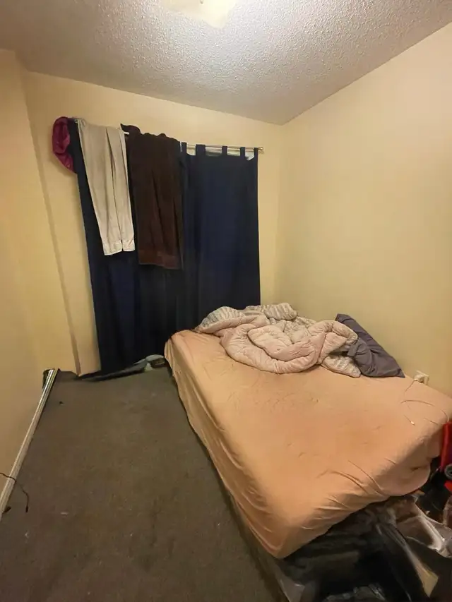 1 bedroom for rent on upper floor  in Room Rentals & Roommates in Mississauga / Peel Region - Image 8