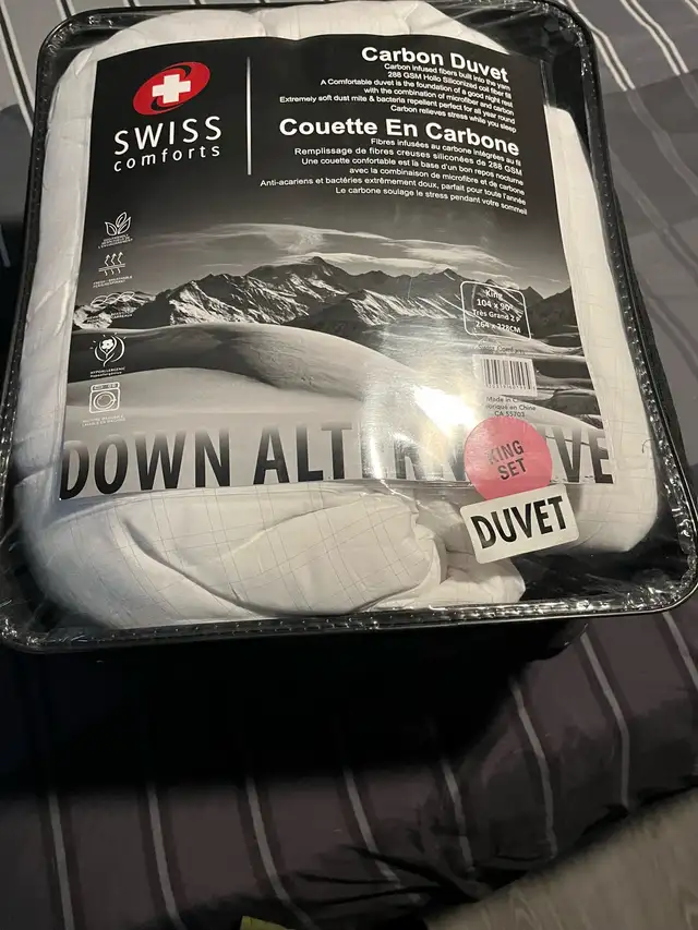 King size comforter set in Bedding in Ottawa - Image 2