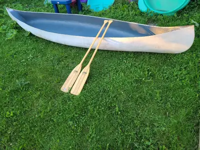 Canoe (Pickup near Algonquin College / Nepean Sportsplex), View more