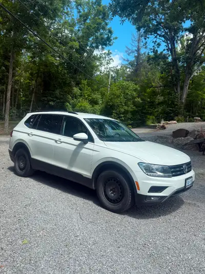 2018 Volkswagen Tiguan 2.0L Motor TSI Great SUV! Selling because we bought a truck. Ceramic Pads and...