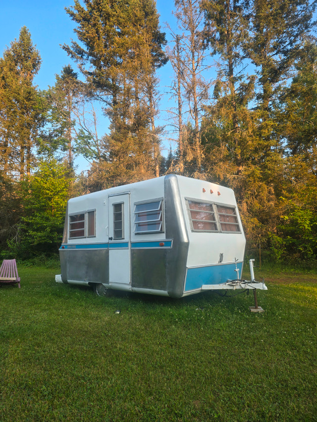 Bluebird camper in Travel Trailers & Campers in North Bay - Image 2