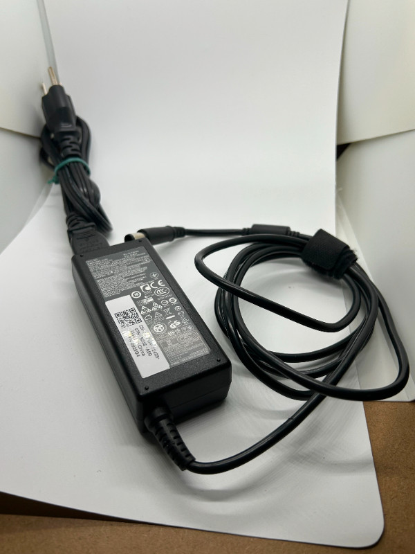 Dell Laptop Chargers and Battery in Laptop Accessories in Markham / York Region - Image 4