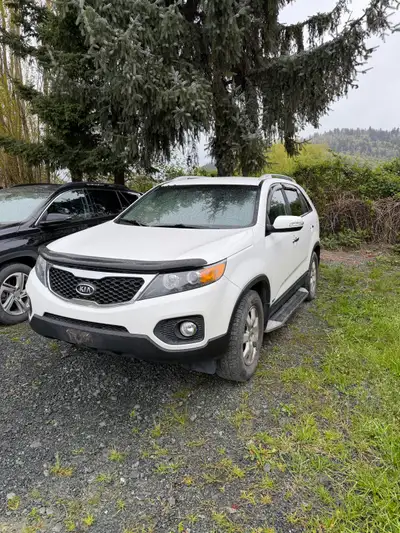2012 Kia Sorento with the V6 engine Brand new battery (have receipt) Good tires Comes with a brand n...