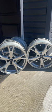 18 inch 108x5 Alloy rims for sale will fit most ford vehicles.
