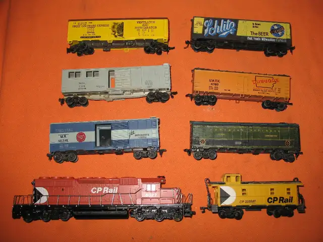 HO Scale Train CP Rail Diesel #6027 Plus 7 Rail Cars in Hobbies & Crafts in Edmonton - Image 7