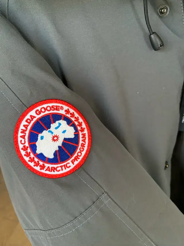 Canada Goose Authentic Men's jacket  in Men's in Markham / York Region - Image 5