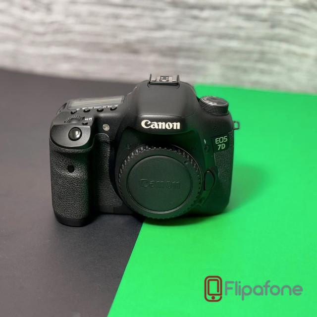 Canon EOS 7D Mark I - Body in Cameras & Camcorders in City of Toronto