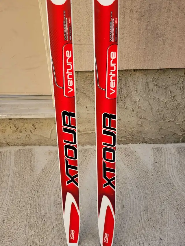 Rossignol XTour venture  Skin  cross coutry ski 198cm  in Ski in Calgary - Image 7