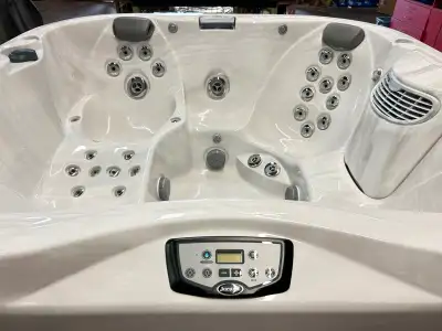 Jacuzzi J-335 Lounger  **Amazing Deal**, View more