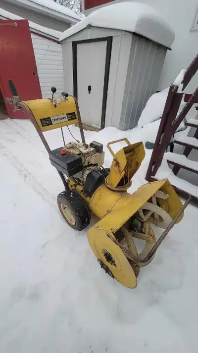 Souffleuse Craftsman 8 HP/26" pour pièces ou réparation, View more