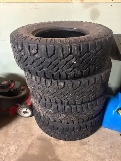 If sold by Friday I will take $500 Tired of dealing with no shows and tire kickers I have a set of 2...