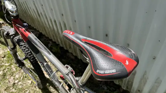 Vélo de montagne - Devinci et Miele - femme 26po in Mountain in Sherbrooke - Image 3