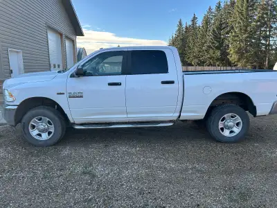 2014 Ram 2500 5.7 hemi gas engine Low Kms Truck is in great shape Professionally detailed Brand new...