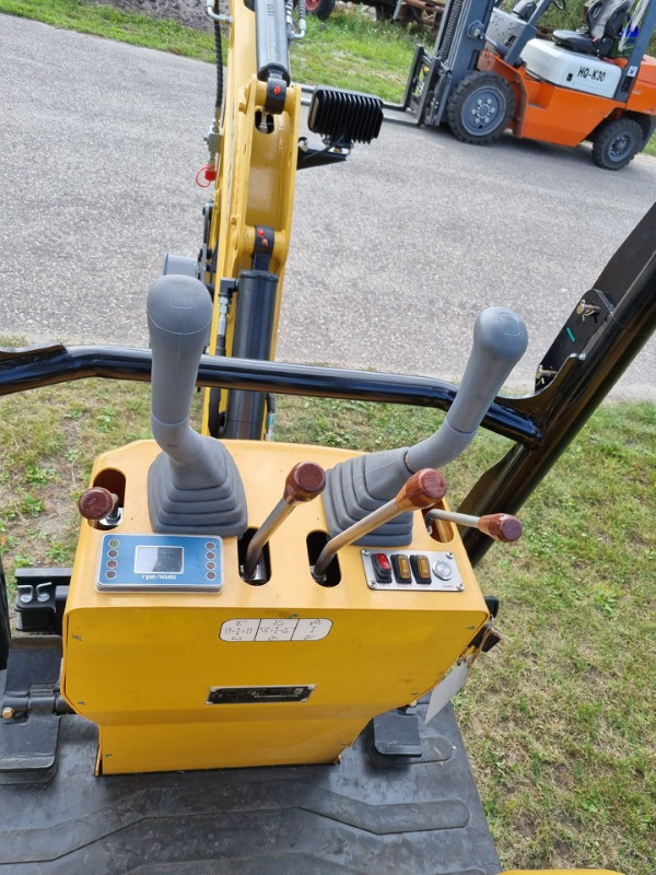 CT 1.2 Ton  DIESEL Mini excavator - 97611CTWXM3008103 in Heavy Equipment in Dartmouth - Image 3