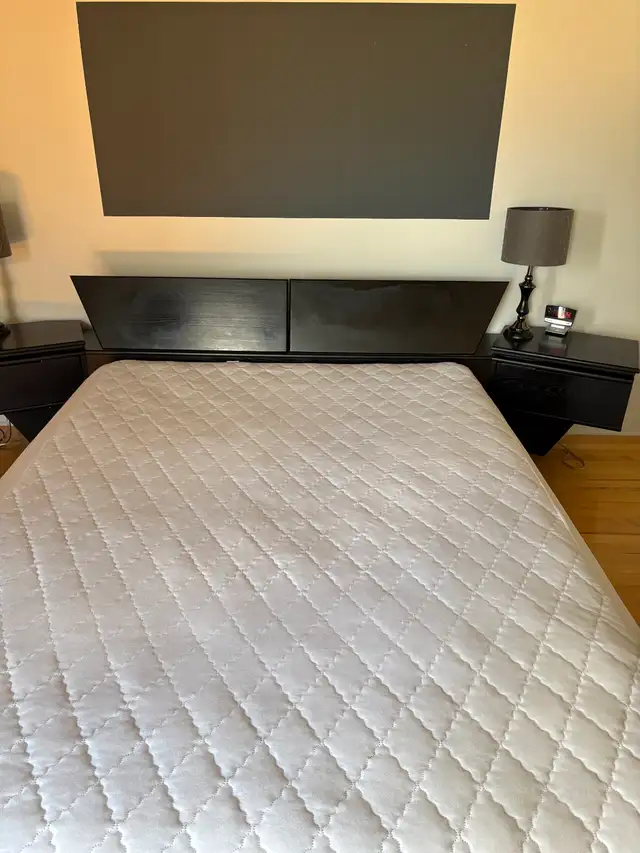 Base et tête de lit in Beds & Mattresses in City of Montréal - Image 7