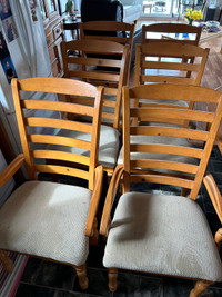 Maple DINING room table c/w 6 chairs