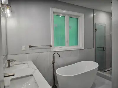 Hotel-like Rooms (with Attached Bathroom) in a Luxury New Home. -Professional Tenants only, please....