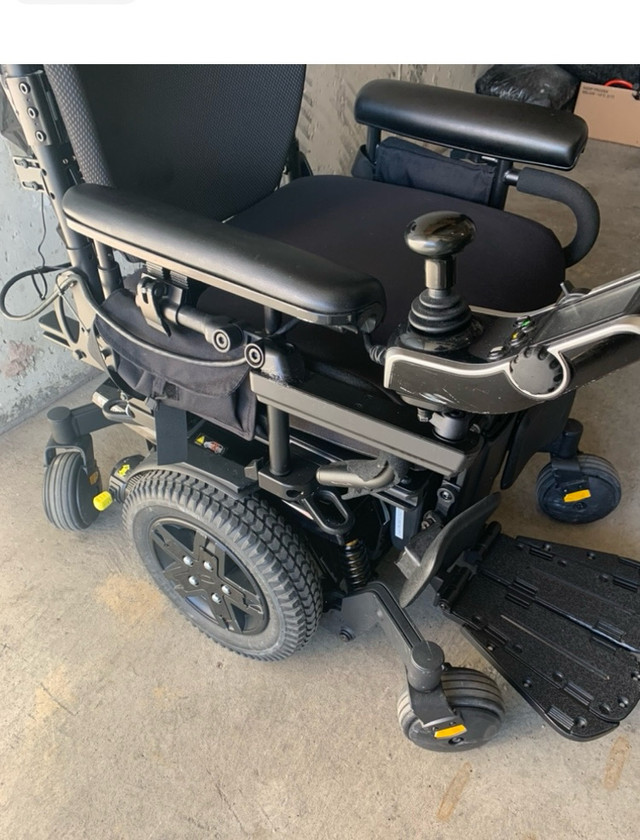 Quantum edge 3.0 Electric  power wheelchair.  in Health & Special Needs in Oshawa / Durham Region - Image 2