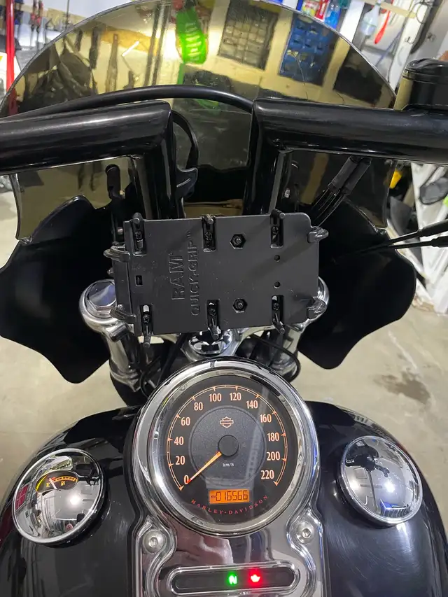 Harley Davidson Dyna (Low km) in Street, Cruisers & Choppers in Edmonton - Image 7