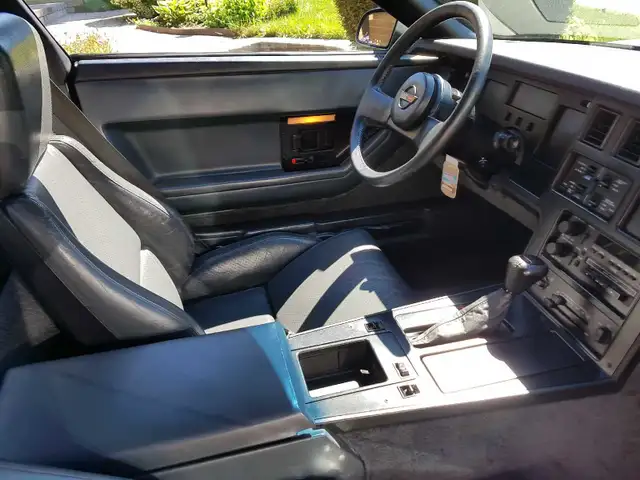 1985 Chevrolet Corvette in Classic Cars in Oshawa / Durham Region - Image 5