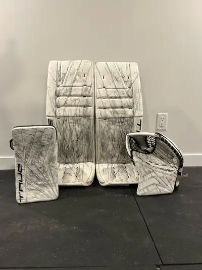 Pads-33+1.5 single external and internal breaks Glove- 590 pro palm Blocker- 595 Pads used for 2 sea...