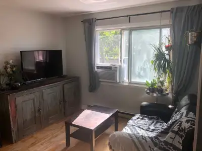 This top-floor unit (in a three-floor walk-up building) is located on a quiet street in the center o...