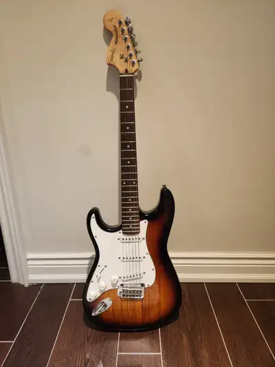 Fender Stratocaster Squier - Left handed, View more